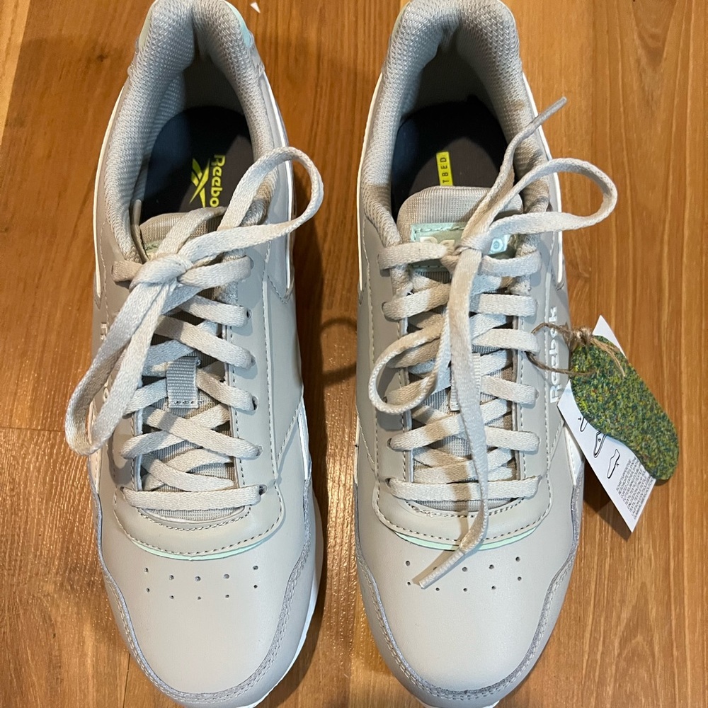 BNWT Reebok Royal Glide shoes size 8